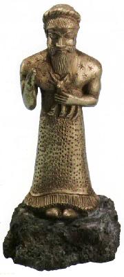 تمثال لملك عيلامي من الفضة يرجع الى 12 قرنا قبل الميلاد Elamite king at worship, gold and silver statuette 12 Century BC, 3" high 