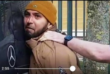 احوازيي هولندا يهاجمون سفارة العدو الايراني لضلوع العدو في عملية اغتيال الشهيد أحمد مولى
