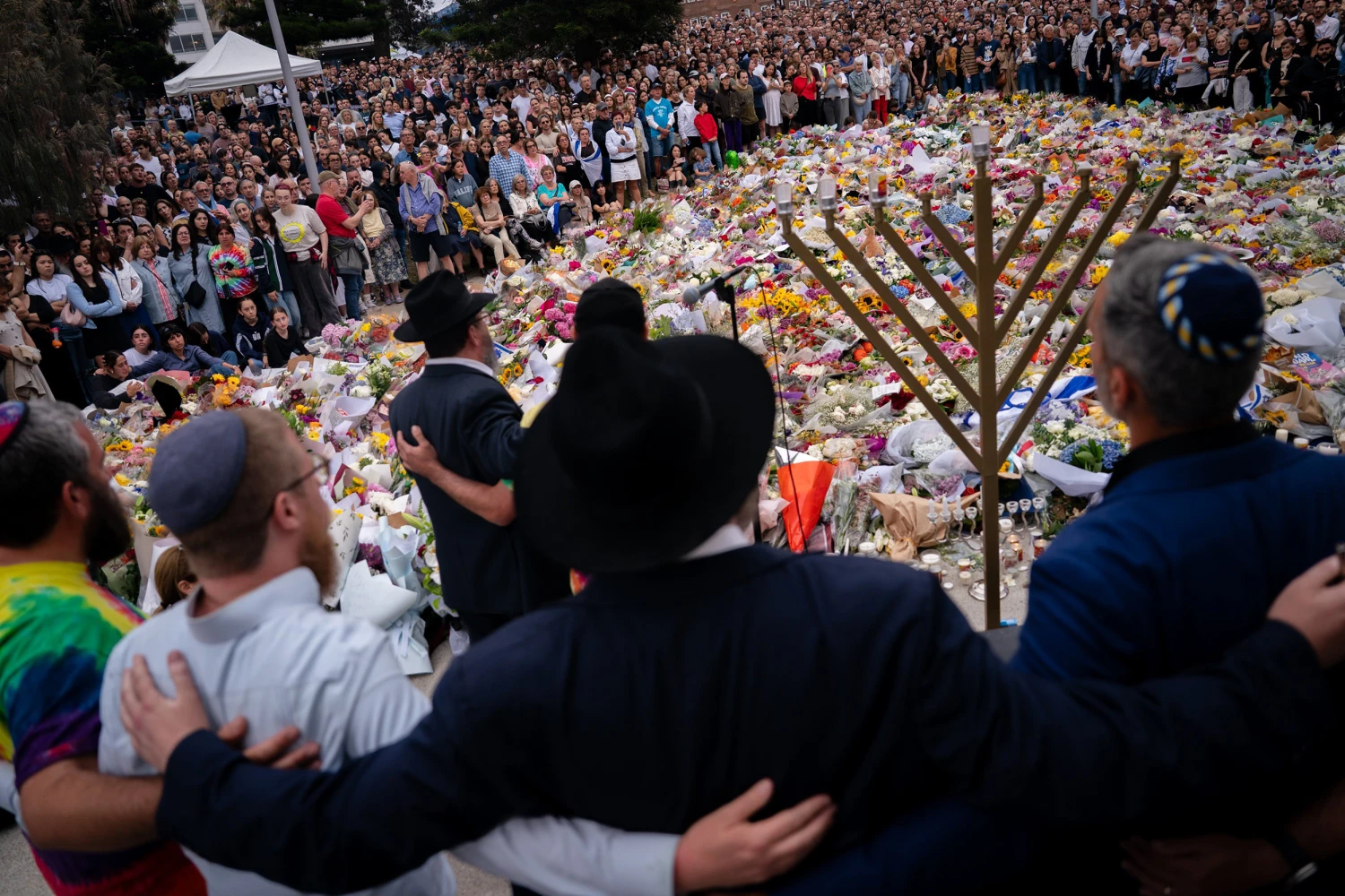 Bondi Terror Suspects Threw Unexploded Bombs at Crowd, Document Says