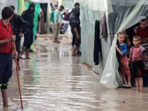 Israeli Attacks Persist as Gaza Camps Struggle With Flooding