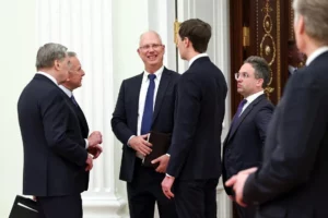 Putin Agrees on Next Steps With US Envoys as Kremlin Stresses Territory