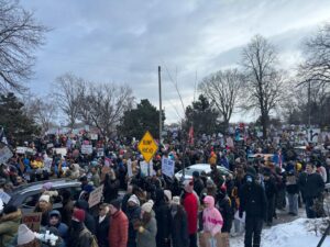 Anti-ICE Protesters Drive Far-Right Group From Minneapolis Rally