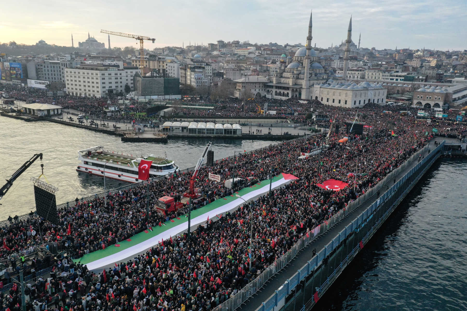 Mass Rally in Istanbul Shows Support for Gaza