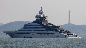 Russian Superyacht Crosses Strait of Hormuz Despite Blockade
