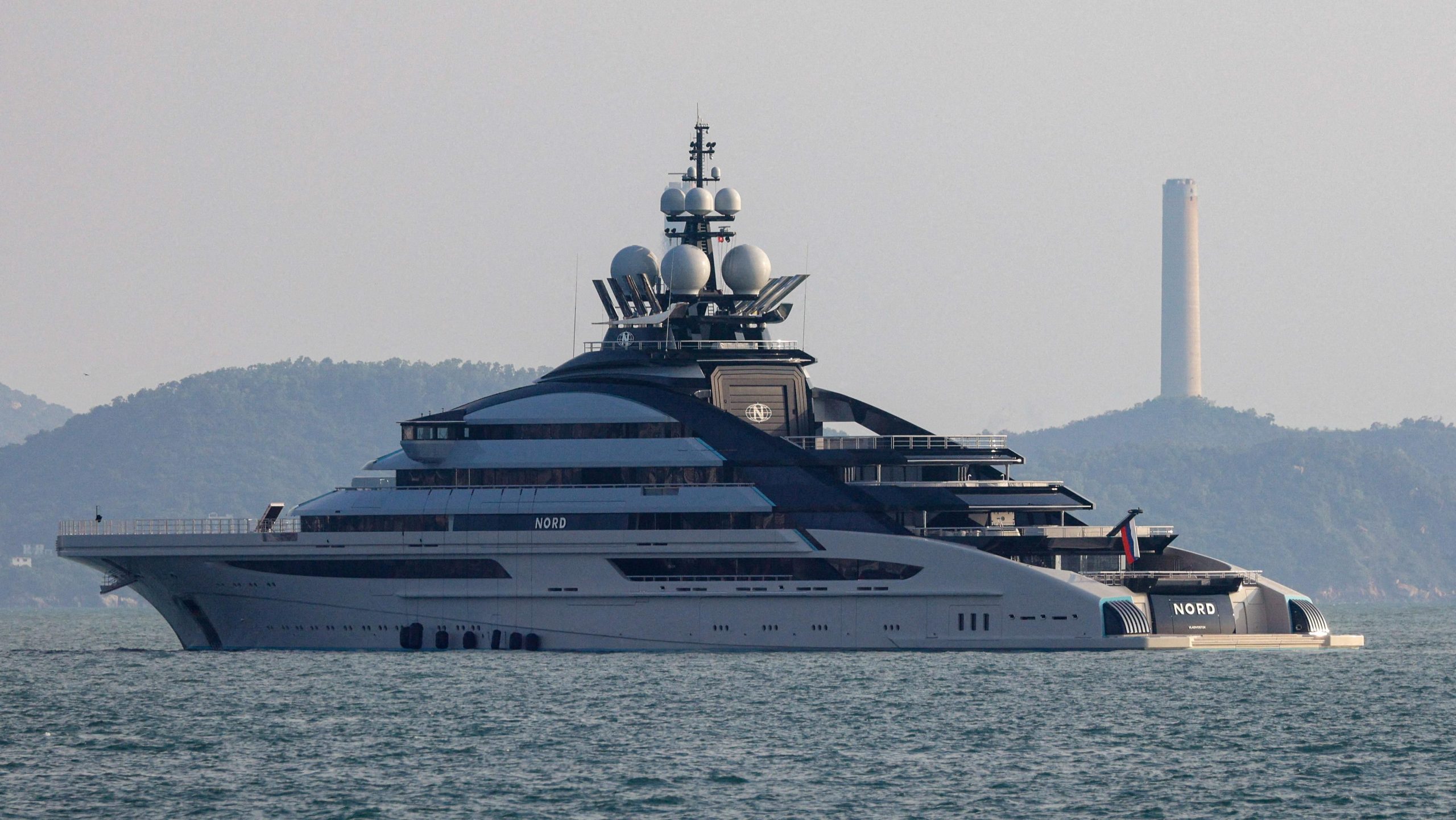 Russian Superyacht Crosses Strait of Hormuz Despite Blockade